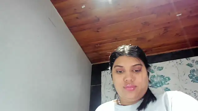 Snapshot of LindaBreeS chatting on February 20, 2025, 6:35 pm LindaBreeS online show from February 20, 2025, 6:35 pm