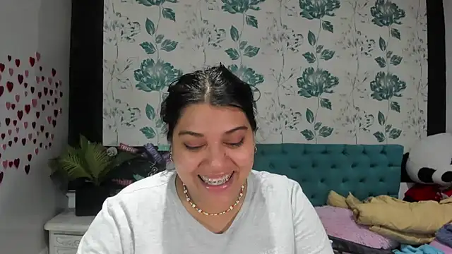 Snapshot of LindaBreeS chatting on February 20, 2025, 9:42 pm LindaBreeS online show from February 20, 2025, 9:42 pm