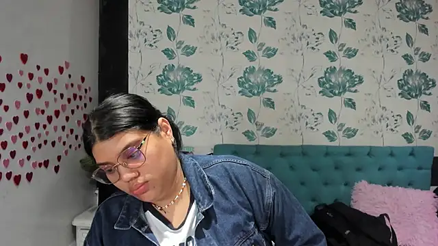 Snapshot of LindaBreeS chatting on February 27, 2025, 7:58 pm LindaBreeS online show from February 27, 2025, 7:58 pm