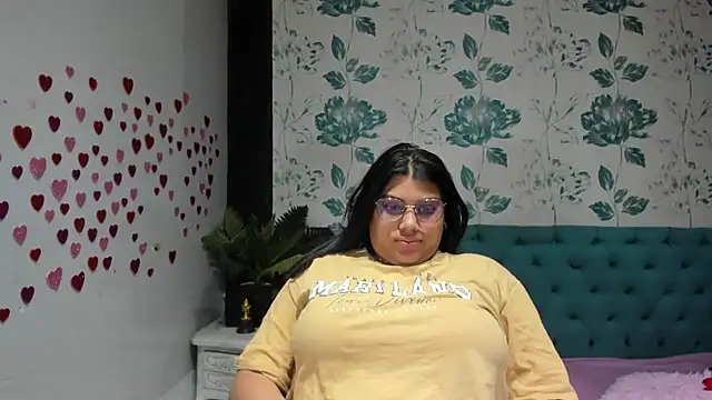 Snapshot of LindaBreeS chatting on March 1, 2025, 5:49 pm LindaBreeS online show from March 1, 2025, 5:49 pm