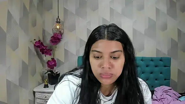 Snapshot of LindaBreeS chatting on September 26, 2025, 2:32 pm LindaBreeS online show from September 26, 2025, 2:32 pm