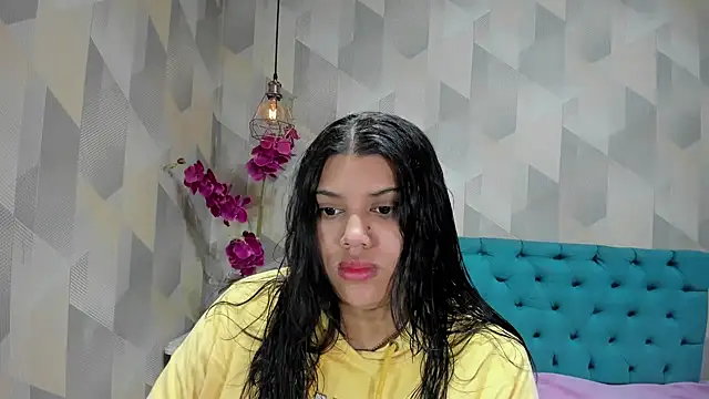 Snapshot of LindaBreeS chatting on October 13, 2025, 1:00 pm LindaBreeS online show from October 13, 2025, 1:00 pm