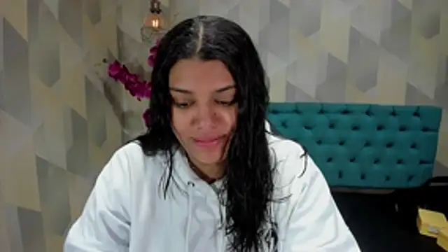 Snapshot of LindaBreeS chatting on October 25, 2025, 1:29 pm LindaBreeS online show from October 25, 2025, 1:29 pm