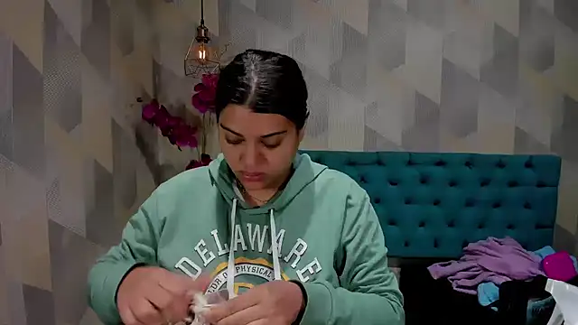 Snapshot of LindaBreeS chatting on October 26, 2025, 12:33 pm LindaBreeS online show from October 26, 2025, 12:33 pm