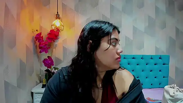 LindaBreeS online show from March 21, 2026, 4:43 pm