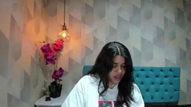 LindaBreeS online show from March 22, 2026, 2:42 pm