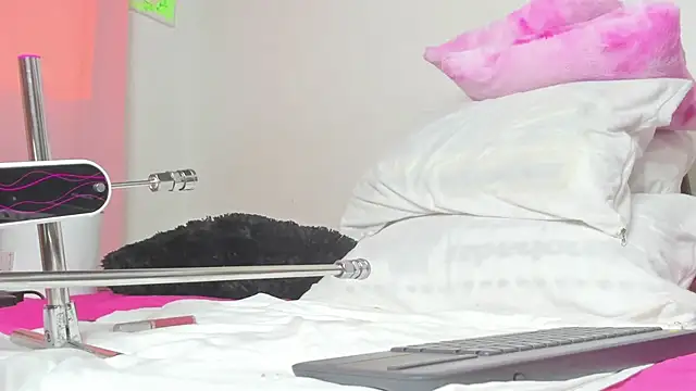 Ashley Miiller1 online show from January 21, 2025, 2:26 pm