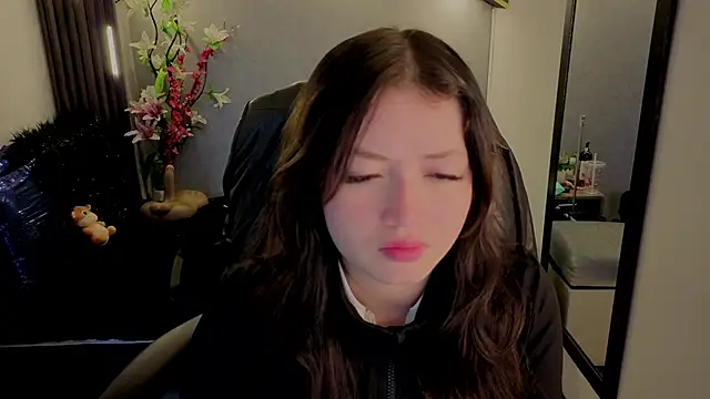 Snapshot of almma_shy chatting on October 2, 2025, 1:29 pm almma shy online show from October 2, 2025, 1:29 pm