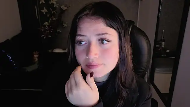 Snapshot of almma_shy chatting on November 12, 2025, 1:33 pm almma shy online show from November 12, 2025, 1:33 pm