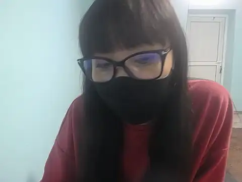 Snapshot of elllaaxx chatting on May 13, 2026, 4:21 am elllaaxx online show from May 13, 2026, 4:21 am