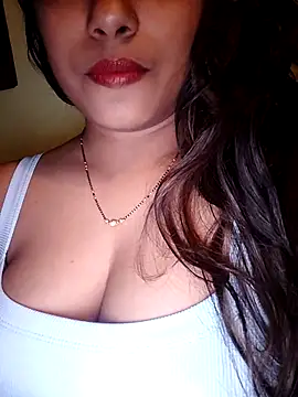 sexyindi couple online show from December 29, 2024, 2:10 pm