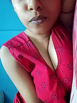 Snapshot of sexyindi_couple chatting on May 26, 2026, 7:48 am sexyindi couple online show from May 26, 2026, 7:48 am