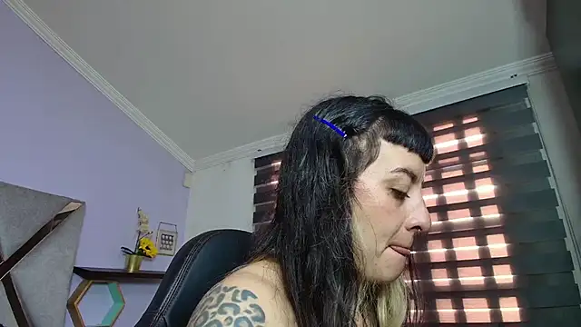 Snapshot of Naughty_Kittenm chatting on October 2, 2025, 11:39 am Naughty Kittenm online show from October 2, 2025, 11:39 am