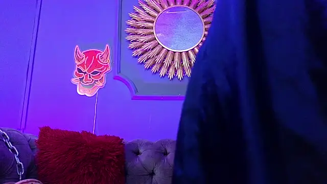 Julieta Russell online show from February 24, 2025, 1:10 pm