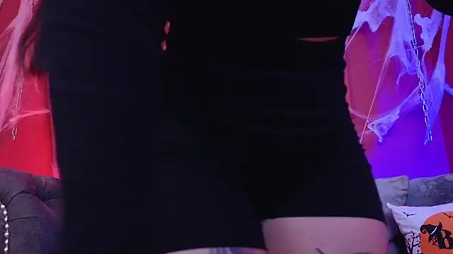 Julieta Russell online show from October 29, 2025, 11:45 am