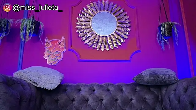 Julieta Russell online show from May 26, 2026, 11:50 am