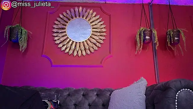 Julieta Russell online show from June 4, 2026, 12:00 pm