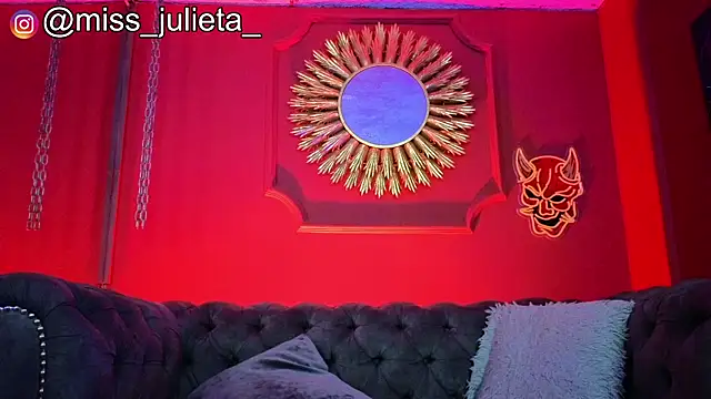 Snapshot of Julieta_Russell chatting on July 8, 2026, 11:58 am Julieta Russell online show from July 8, 2026, 11:58 am