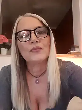 kikkastar online show from December 1, 2024, 8:09 pm