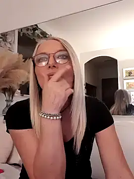 kikkastar online show from December 5, 2024, 1:28 pm