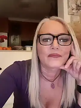 kikkastar online show from December 6, 2024, 8:40 pm