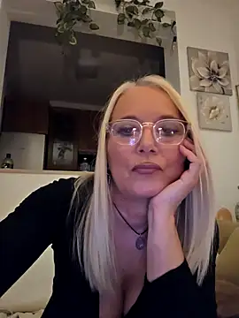 kikkastar online show from February 11, 2025, 9:03 pm