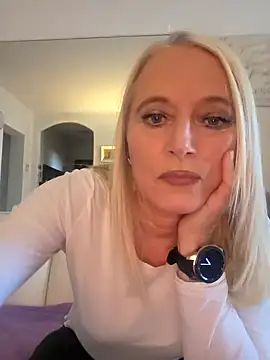 kikkastar online show from March 6, 2025, 1:03 pm