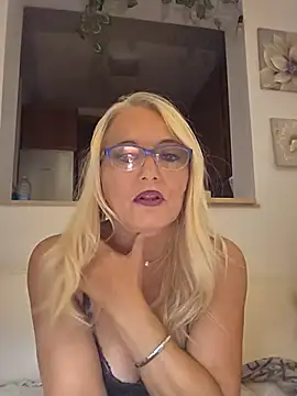 kikkastar online show from September 24, 2025, 8:12 pm