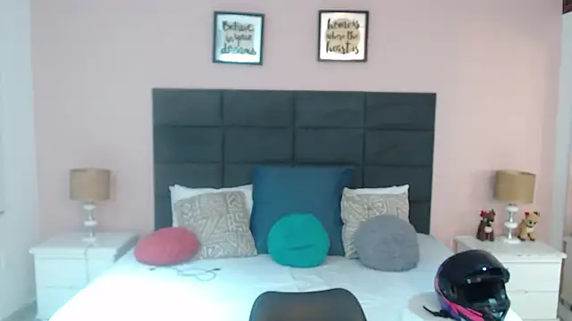 MadisonJenner online show from November 13, 2025, 11:31 am