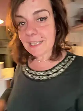 Snapshot of Sunbelxx chatting on May 6, 2026, 7:46 am Sunbelxx online show from May 6, 2026, 7:46 am