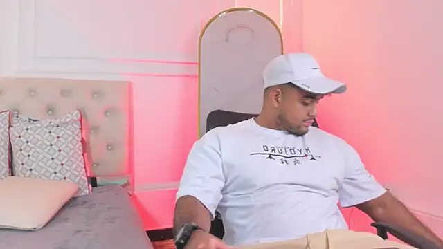 Big furry bear13 online show from January 13, 2026, 1:05 pm