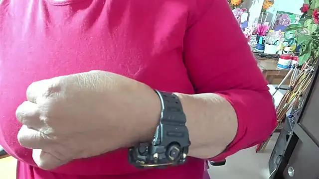 Mrs mommy  online show from September 24, 2025, 5:05 pm