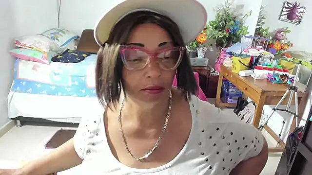 Mrs mommy  online show from October 3, 2025, 7:44 pm