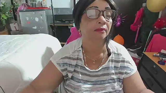 Mrs mommy  online show from November 23, 2025, 6:08 pm