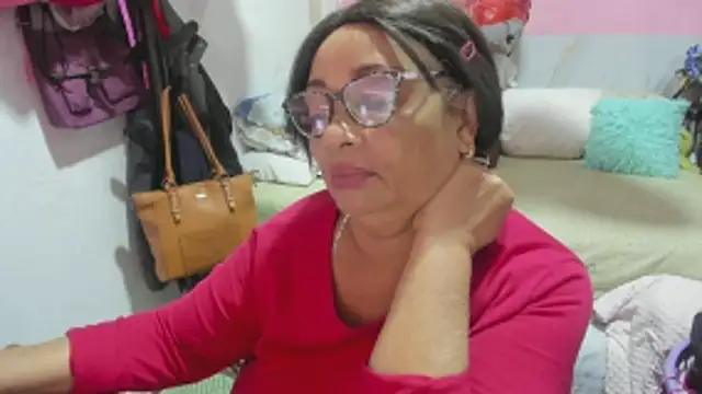 Mrs mommy  online show from April 28, 2026, 2:27 am