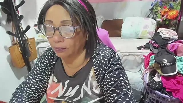 Snapshot of Mrs_mommy_ chatting on June 8, 2026, 1:28 am Mrs mommy online show from June 8, 2026, 1:28 am