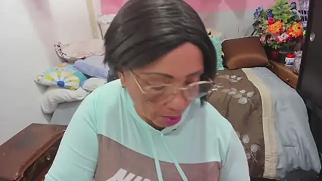 Snapshot of Mrs_mommy_ chatting on June 19, 2026, 6:01 pm Mrs mommy online show from June 19, 2026, 6:01 pm