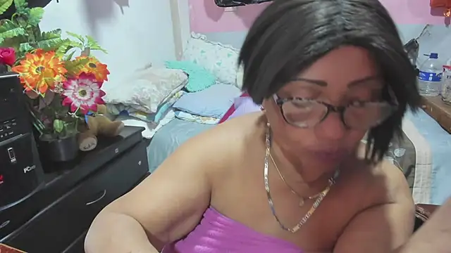 Snapshot of Mrs_mommy_ chatting on July 5, 2026, 4:19 am Mrs mommy online show from July 5, 2026, 4:19 am