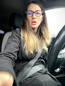 Snapshot of HotXMom chatting on November 10, 2025, 6:56 am HotXMom online show from November 10, 2025, 6:56 am