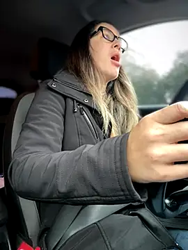 Snapshot of HotXMom chatting on November 11, 2025, 6:46 am HotXMom online show from November 11, 2025, 6:46 am