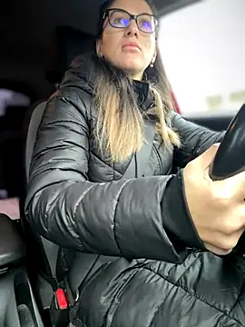 Snapshot of HotXMom chatting on November 19, 2025, 6:46 am HotXMom online show from November 19, 2025, 6:46 am