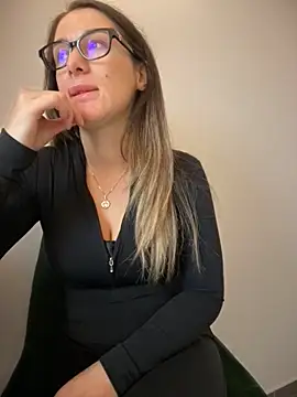 Snapshot of HotXMom chatting on December 2, 2025, 7:14 am HotXMom online show from December 2, 2025, 7:14 am