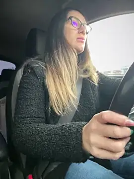 HotXMom online show from December 15, 2025, 7:01 am