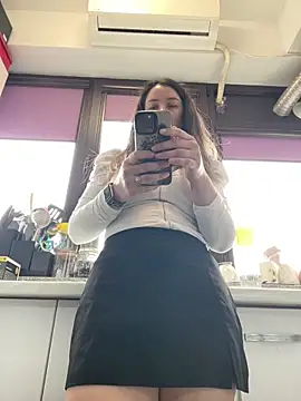HotXMom online show from April 30, 2026, 6:20 am