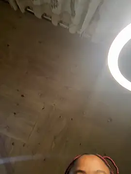 Linahlove online show from December 5, 2024, 5:17 pm