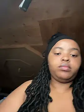 Linahlove online show from March 19, 2025, 7:18 am