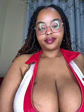 Snapshot of Linahlove chatting on July 2, 2026, 9:32 pm Linahlove online show from July 2, 2026, 9:32 pm