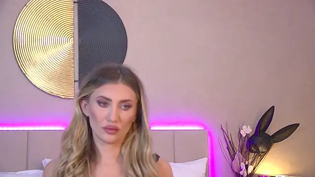 Snapshot of EvellineClaire chatting on October 11, 2025, 8:35 am EvellineClaire online show from October 11, 2025, 8:35 am