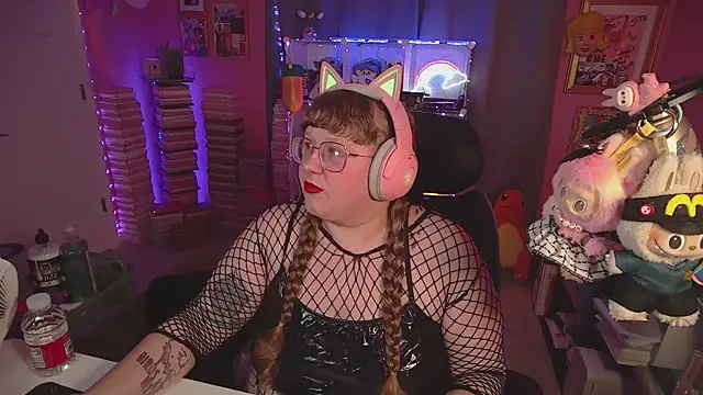 Snapshot of FatVeronica chatting on June 18, 2026, 2:23 am FatVeronica online show from June 18, 2026, 2:23 am