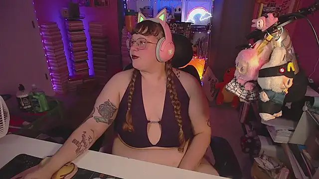 Snapshot of FatVeronica chatting on June 23, 2026, 2:31 am FatVeronica online show from June 23, 2026, 2:31 am
